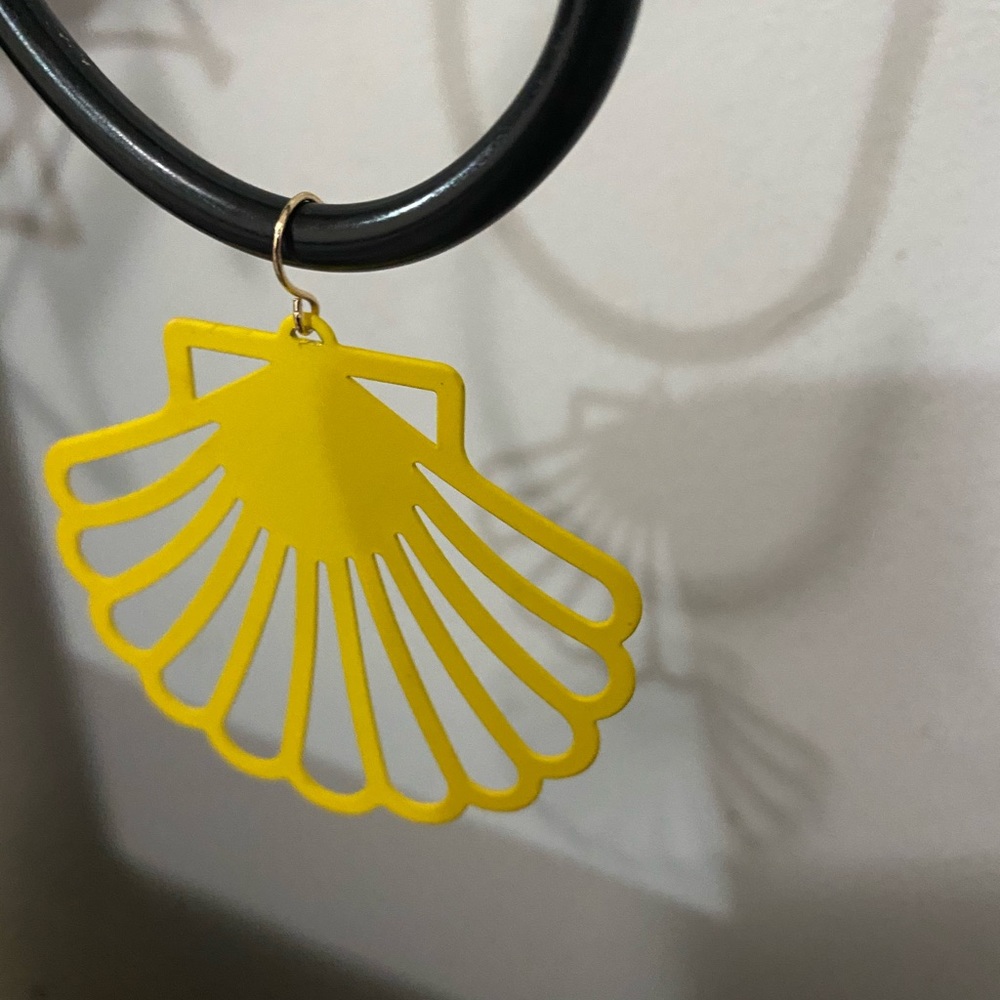 Earings - Picture 3 of 3
